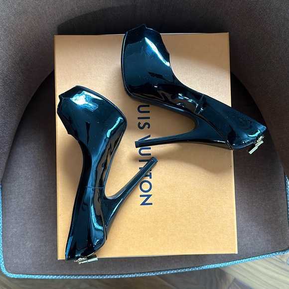 Louis Vuitton Oh Really! Patent Black Pumps - EU38 - Picture 9 of 14